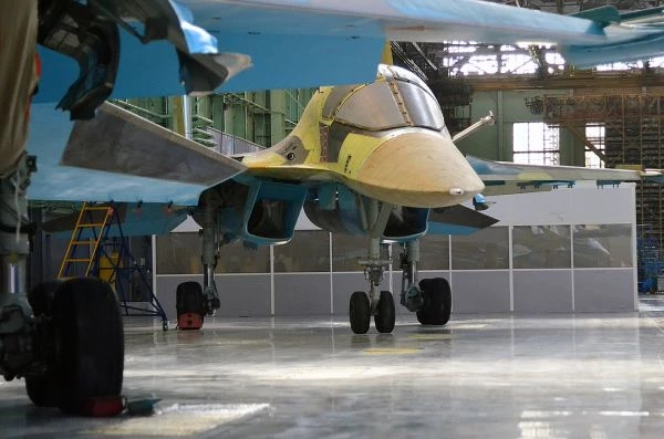 Κοσμογονία στις Ρωσικές Αεροδιαστημικές Δυνάμεις – 10 νέας κατασκευής βομβαρδιστικά Su-34 για την ρωσική αεροπορία